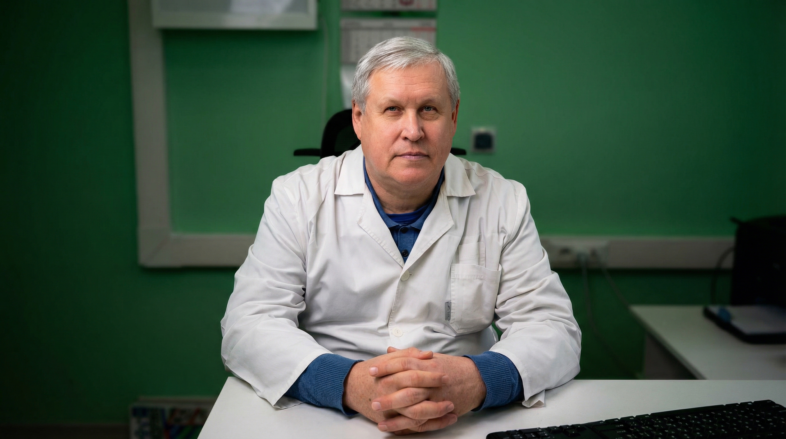 Начал приём Овсянкин Александр Иванович. 